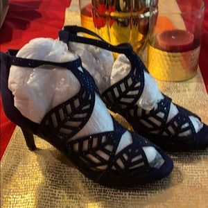 Navy blue strapped sandals